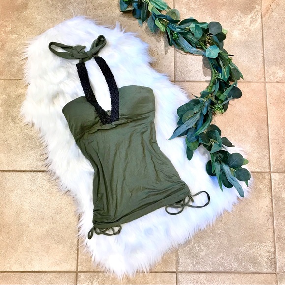 Guess Halter Top ✨ - Picture 1 of 4